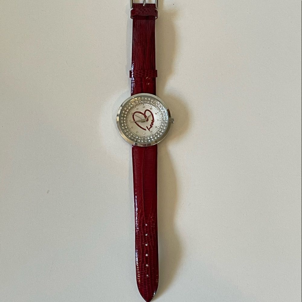 EUC Chico’s Womens Red Genuine Leather Rhinestone Heart Love ❤️ Watch